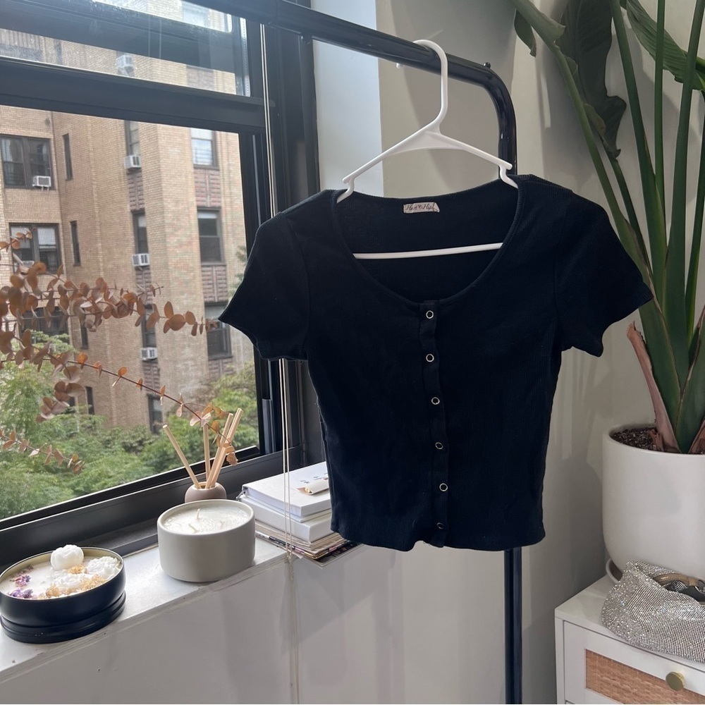 NWOT Black short sleeve button up crop top